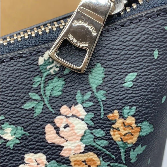 COACH GALLERY TOTE ROSE BOUQUET - Picture 8 of 16